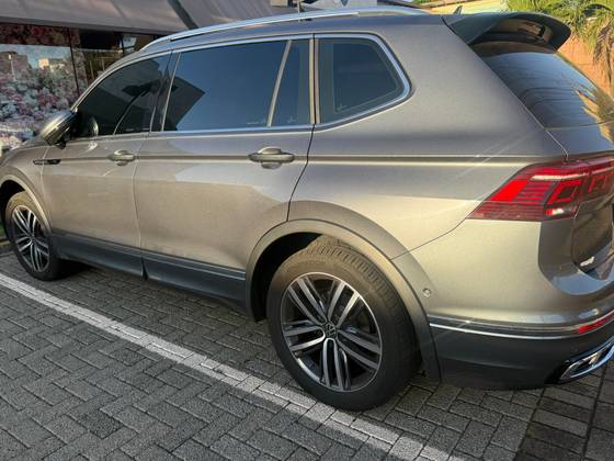 VOLKSWAGEN TIGUAN 2.0 300 TSI GASOLINA ALLSPACE R-LINE AUTOMÁTICO